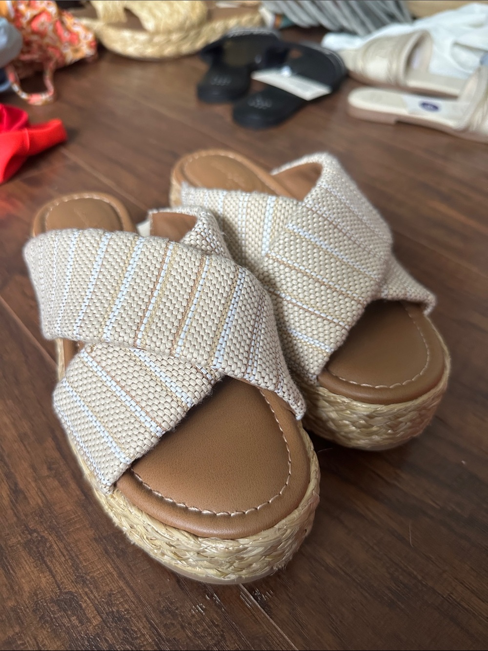 Universal Thread Beige Woven Cross-Strap Platform Sandals